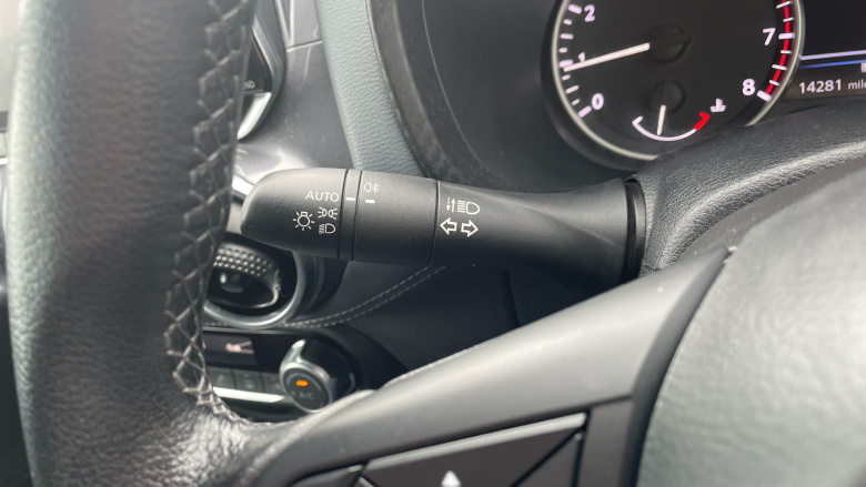 Nissan Juke 1.0 DiG-T 114 N-Connecta 5dr Petrol Hatchback